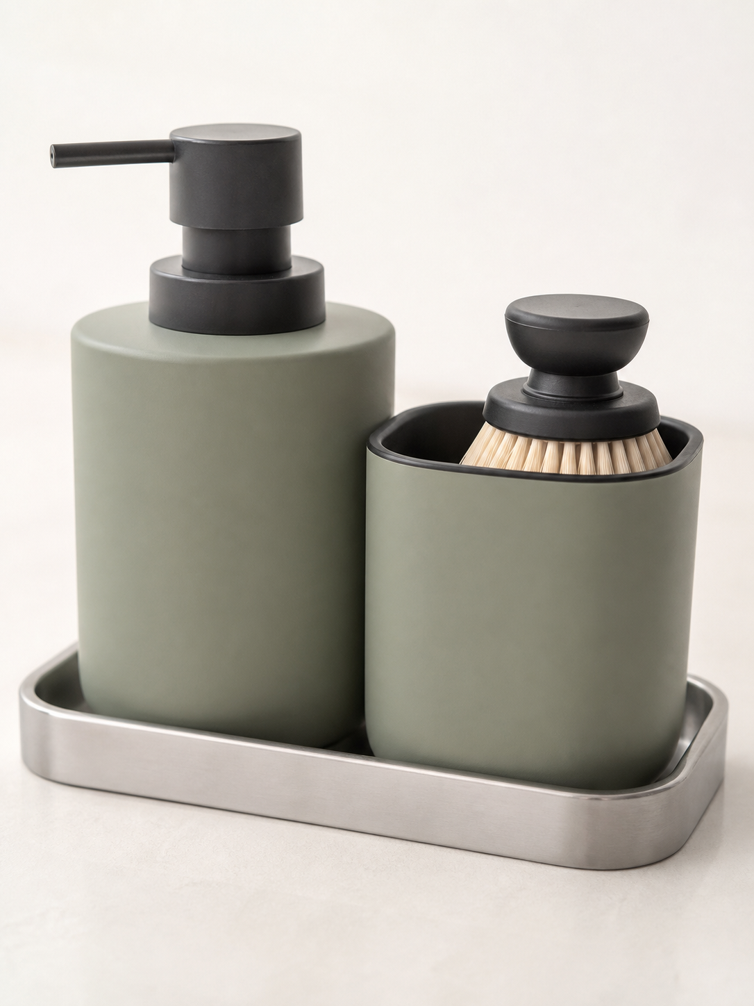 Pour Soap & Brush Set — detail view