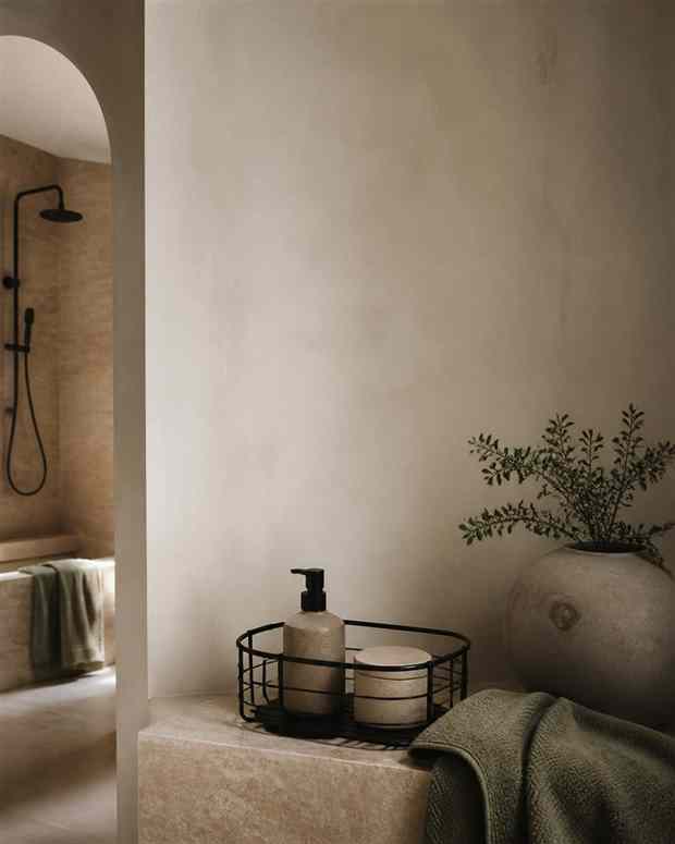 VELLORA bathroom essentials